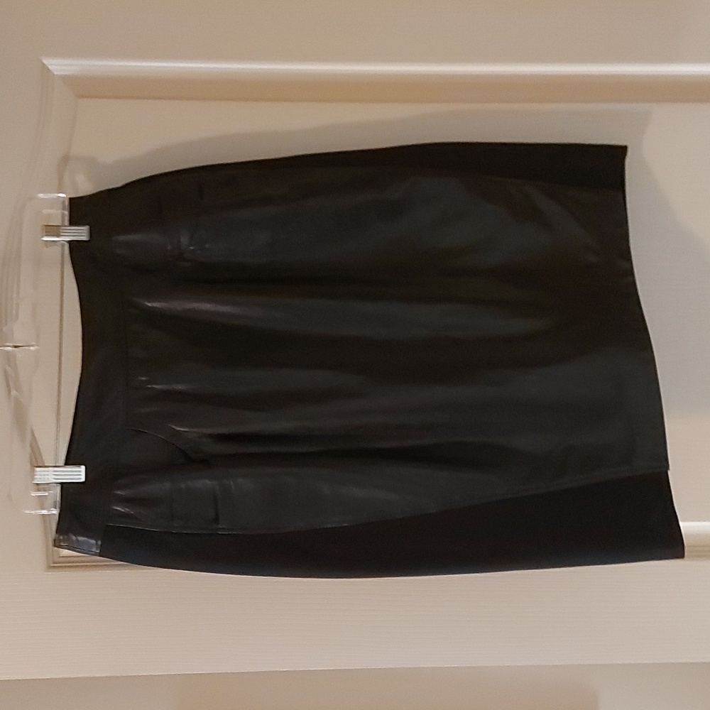 Elegant Black Leather Front Women's Skirt